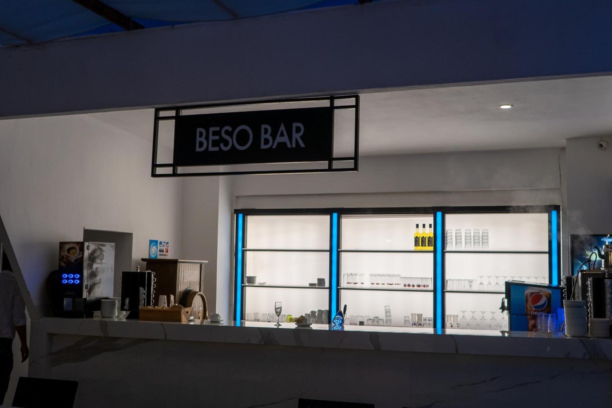 Beso Beach Hotel 아그바 외부 사진