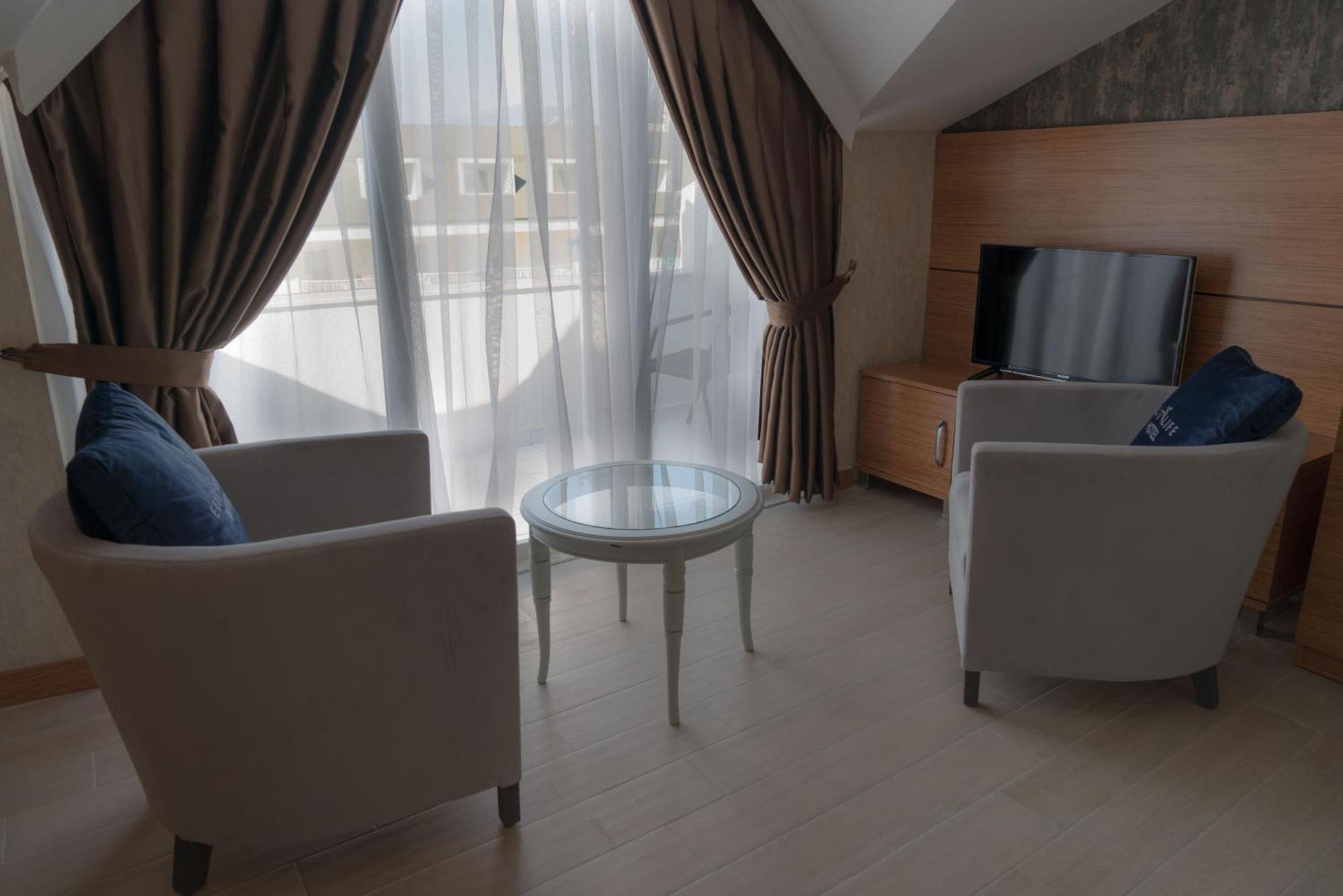 Beso Beach Hotel 아그바 외부 사진